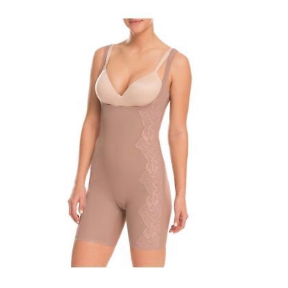 NWT Spanx-Assets Red Hot Label, Luxe & Lean